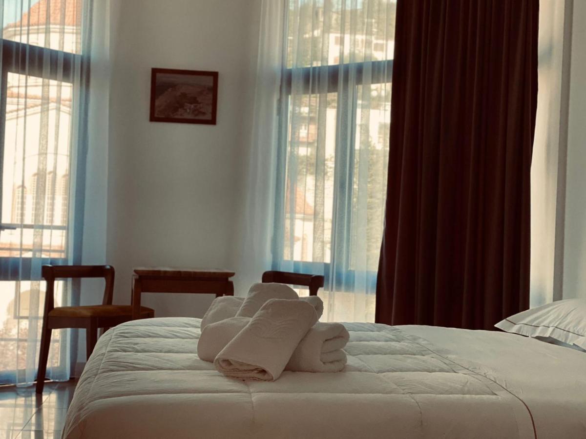 Hotel Republika בראט מראה חיצוני תמונה