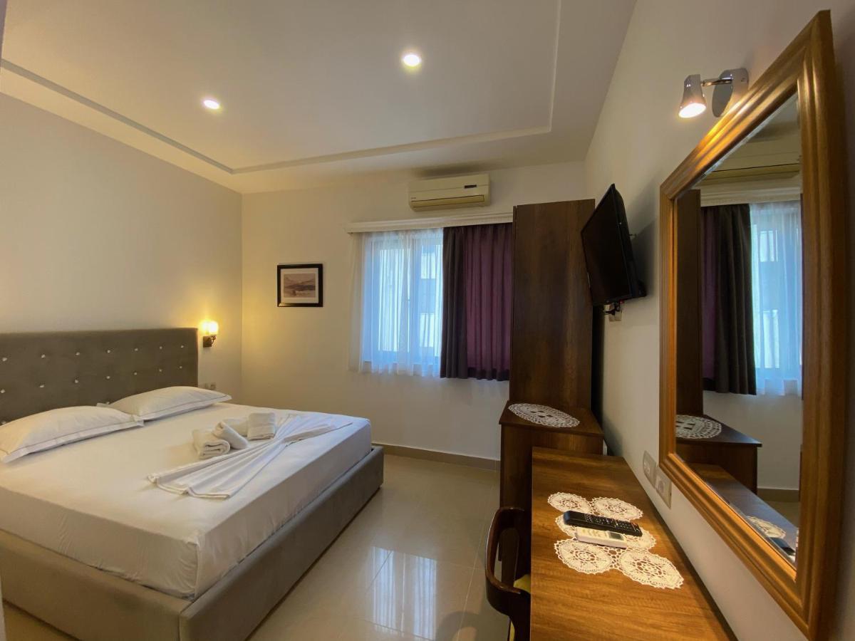 Hotel Republika בראט מראה חיצוני תמונה