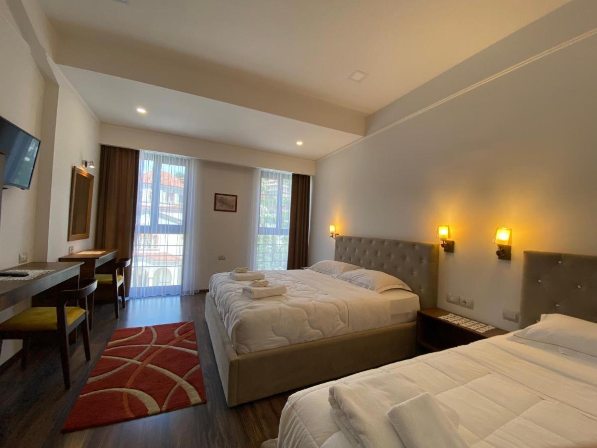 Hotel Republika בראט מראה חיצוני תמונה