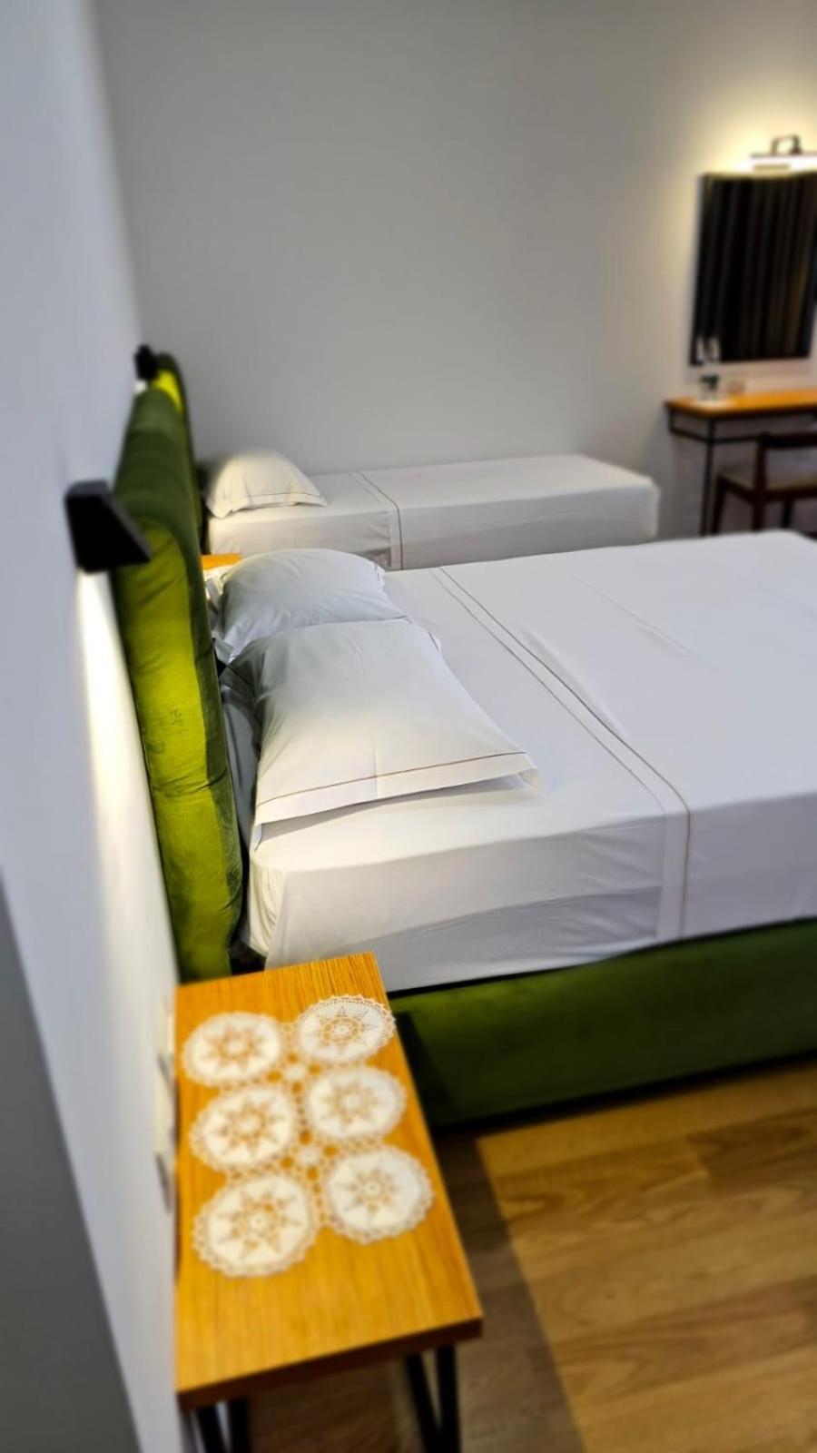 Hotel Republika בראט מראה חיצוני תמונה