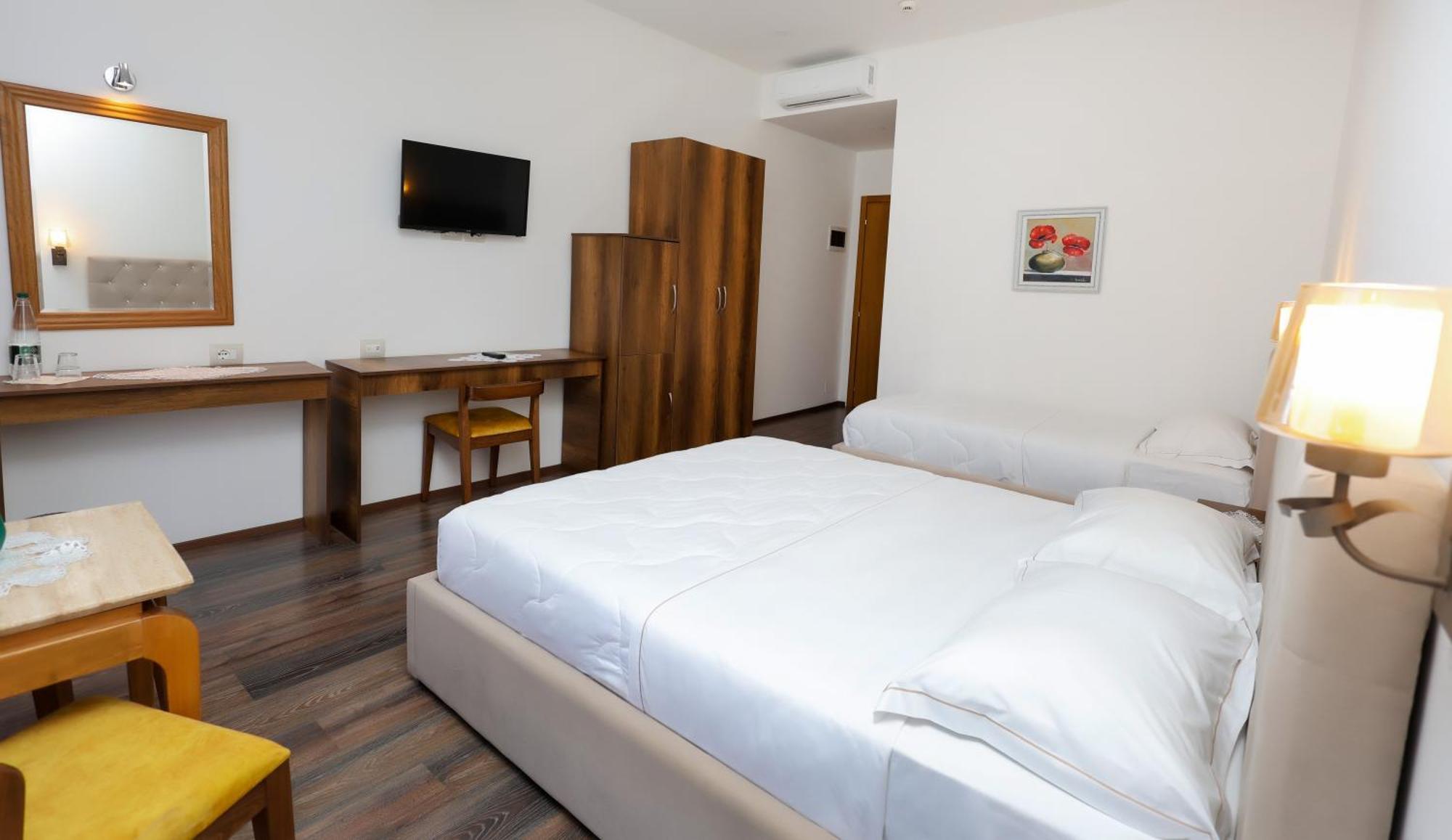 Hotel Republika בראט מראה חיצוני תמונה