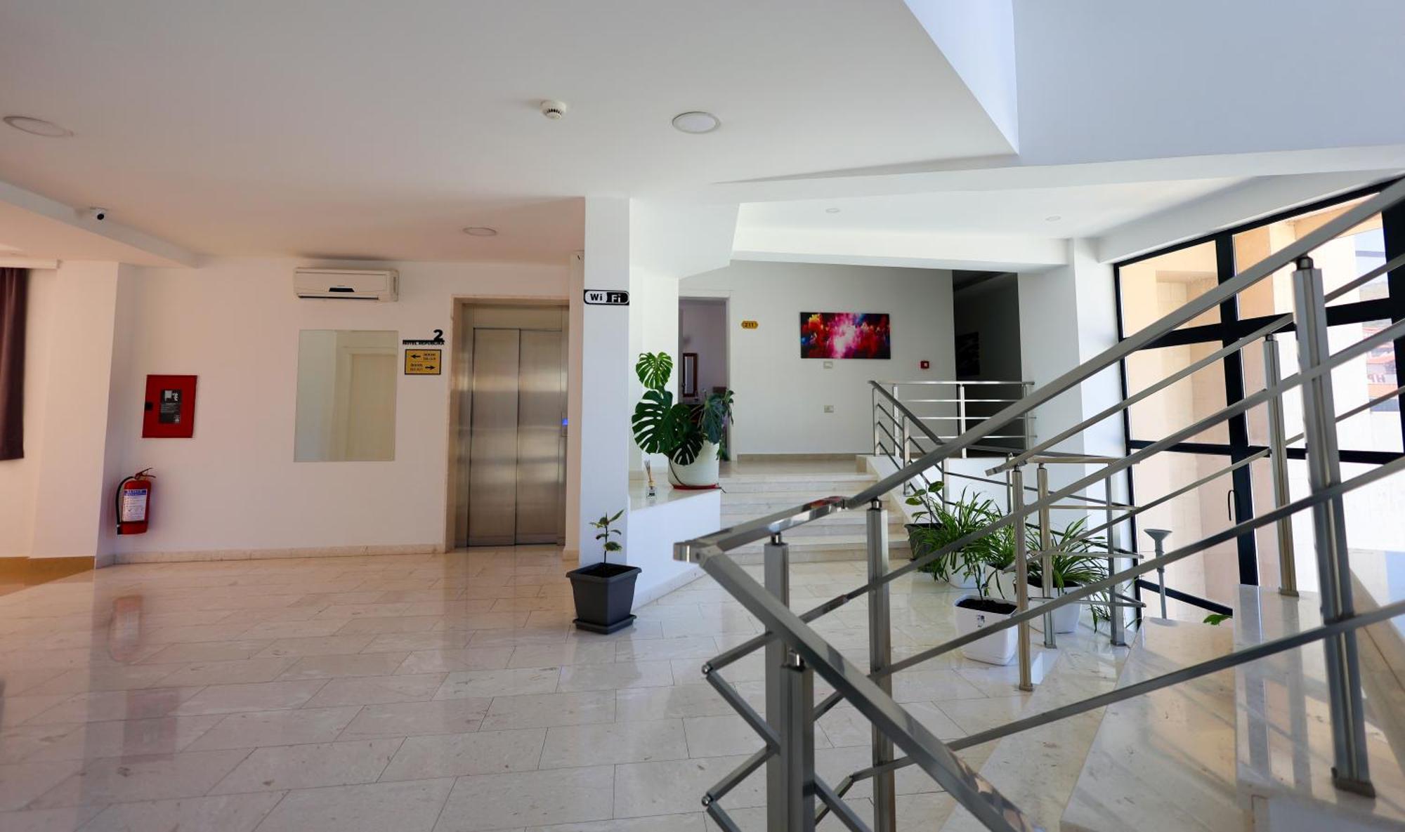 Hotel Republika בראט מראה חיצוני תמונה