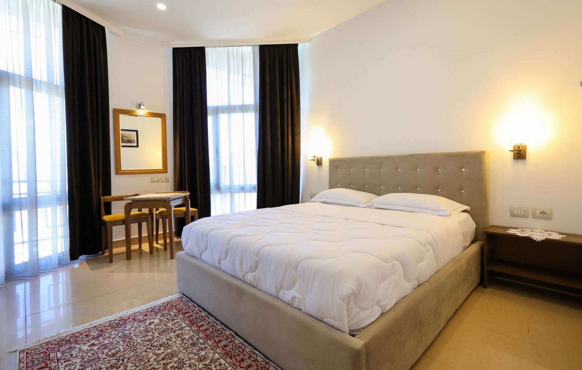 Hotel Republika בראט מראה חיצוני תמונה