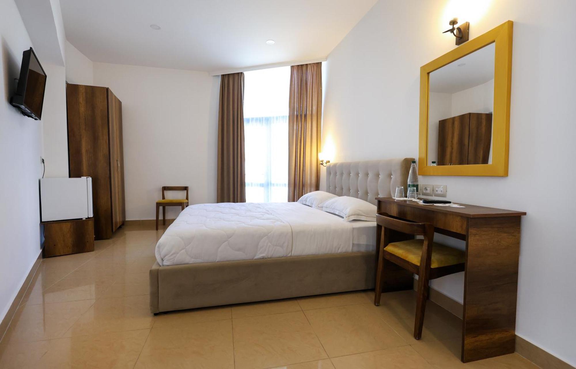 Hotel Republika בראט מראה חיצוני תמונה