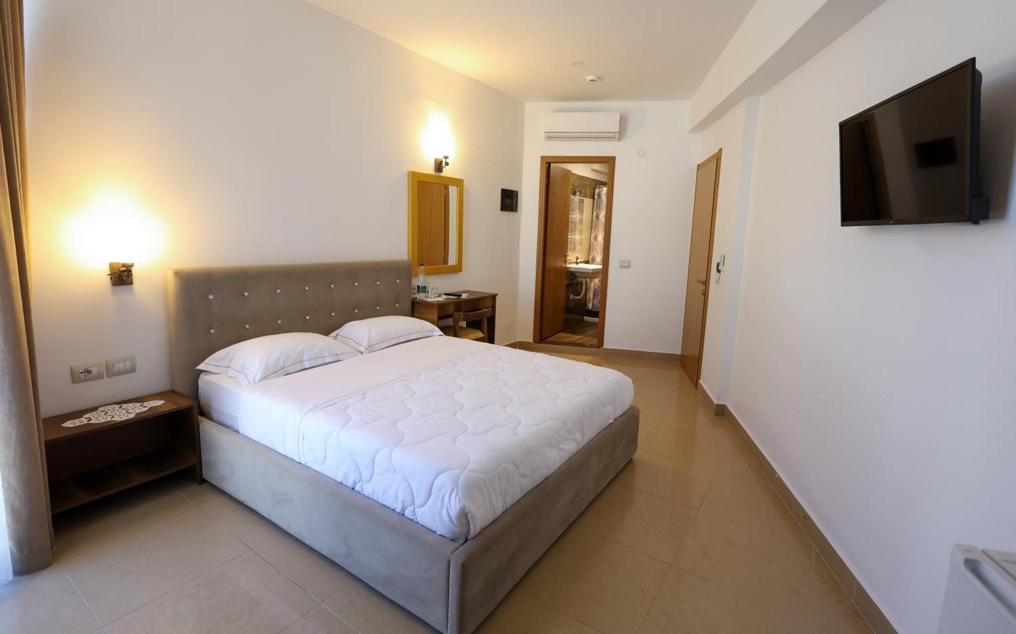 Hotel Republika בראט מראה חיצוני תמונה