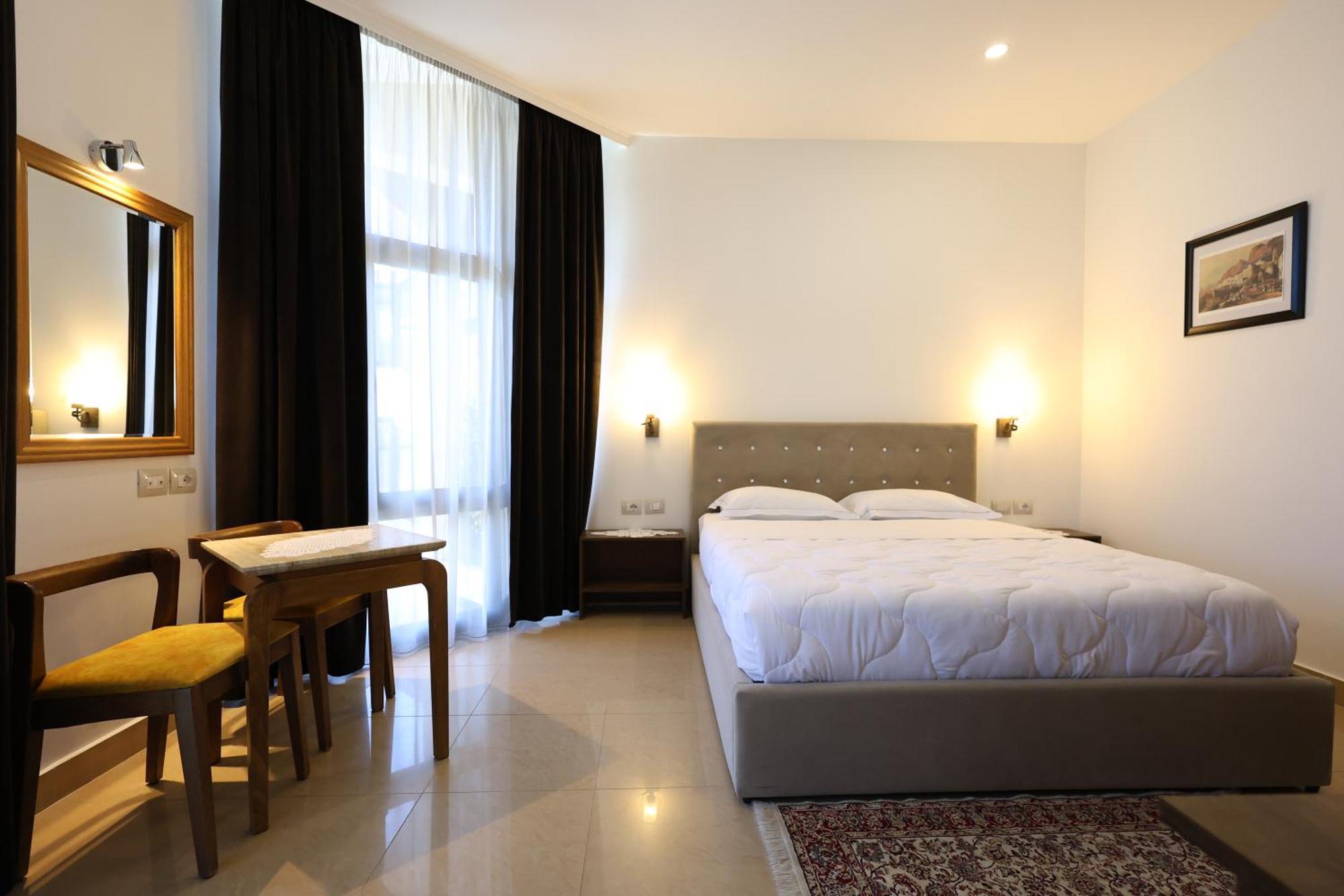 Hotel Republika בראט מראה חיצוני תמונה