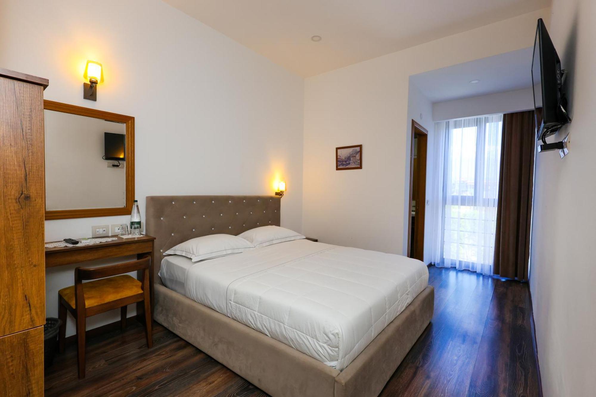 Hotel Republika בראט מראה חיצוני תמונה