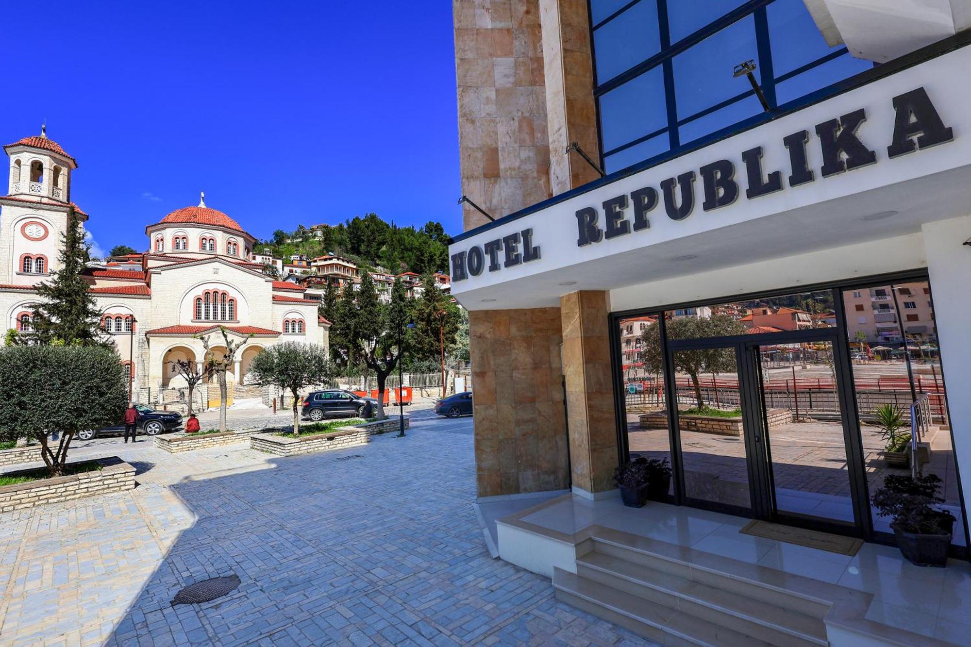 Hotel Republika בראט מראה חיצוני תמונה