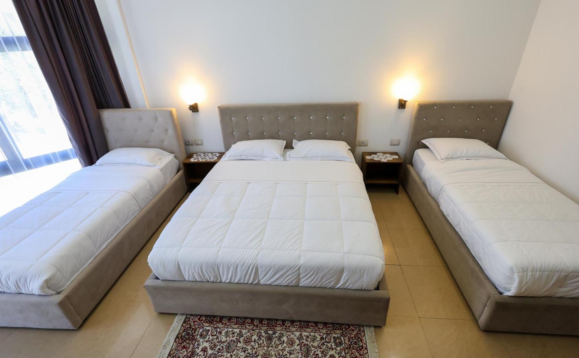 Hotel Republika בראט מראה חיצוני תמונה