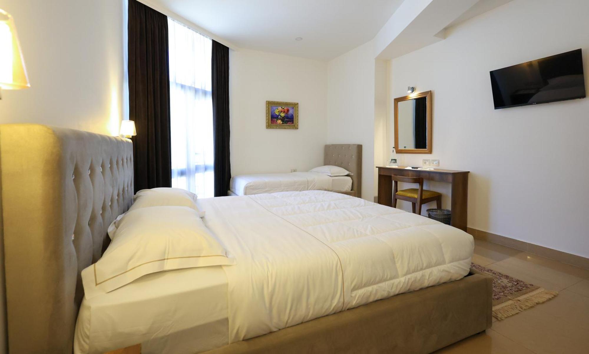 Hotel Republika בראט מראה חיצוני תמונה