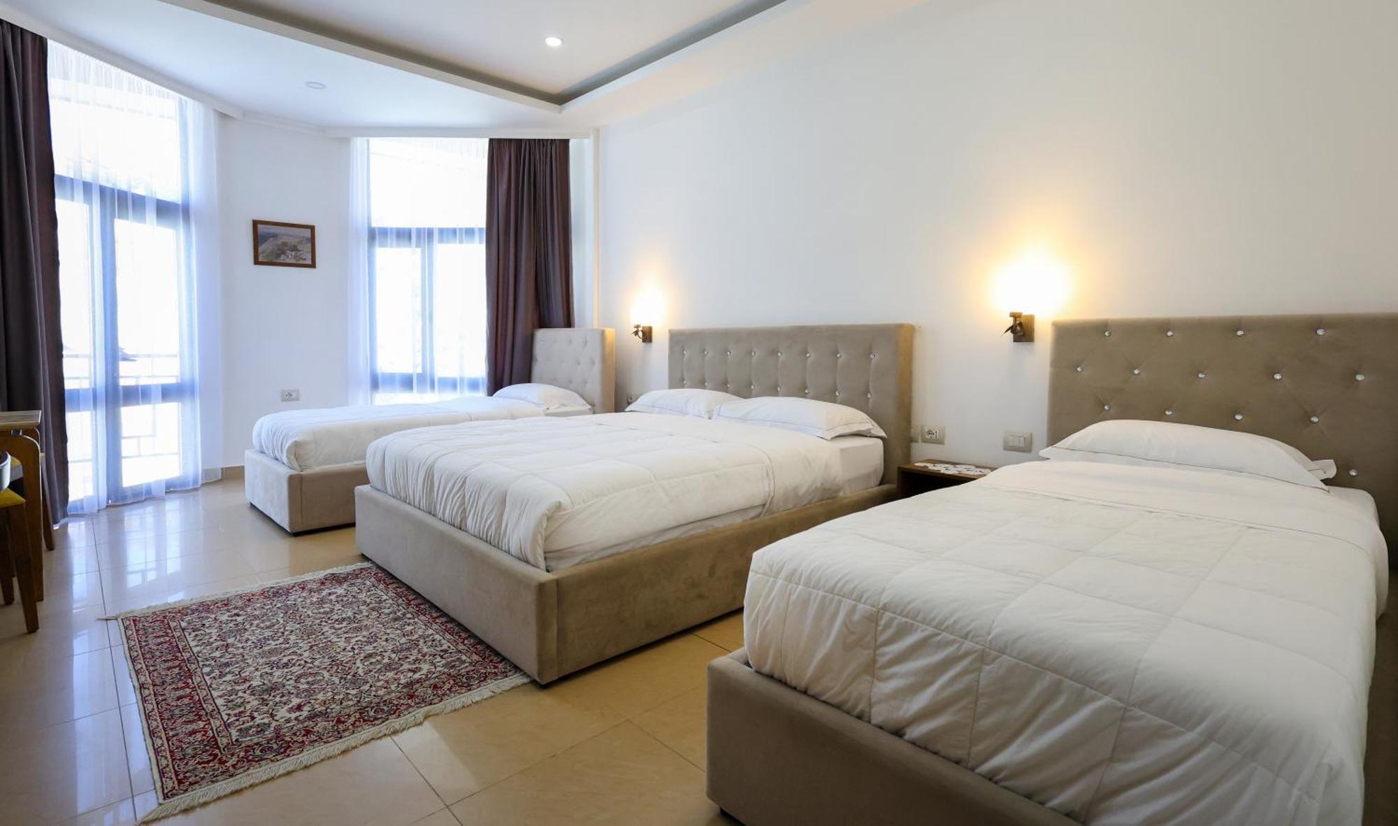 Hotel Republika בראט מראה חיצוני תמונה