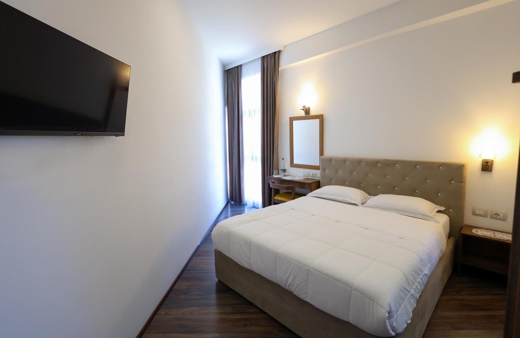 Hotel Republika בראט מראה חיצוני תמונה