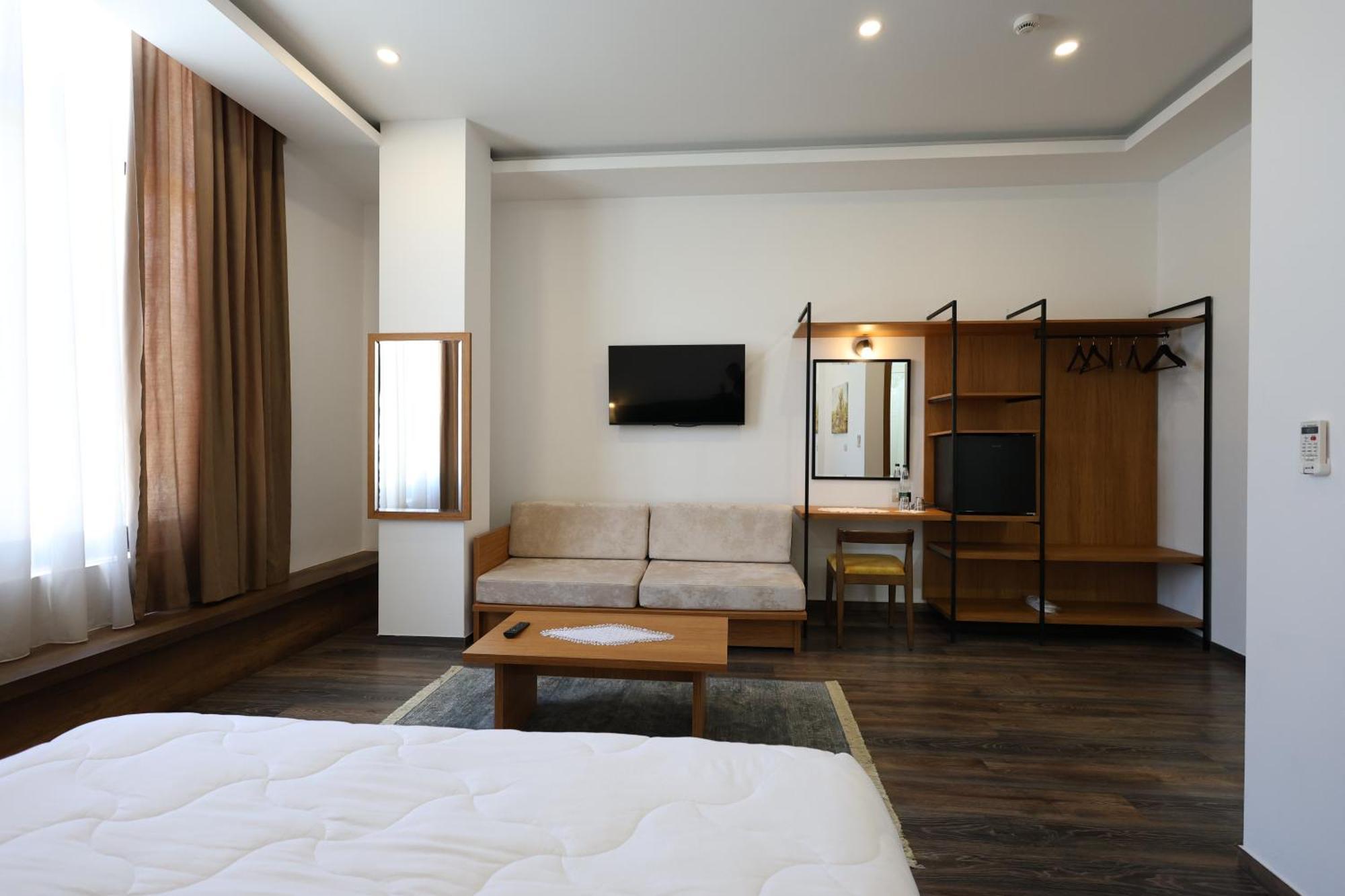 Hotel Republika בראט מראה חיצוני תמונה