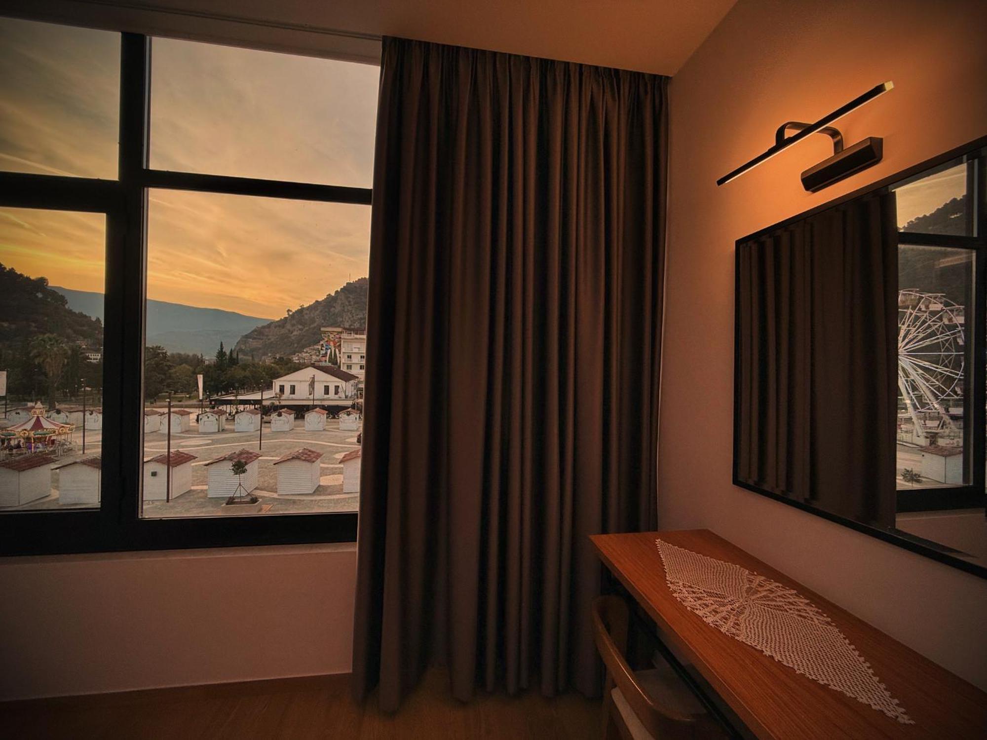 Hotel Republika בראט מראה חיצוני תמונה